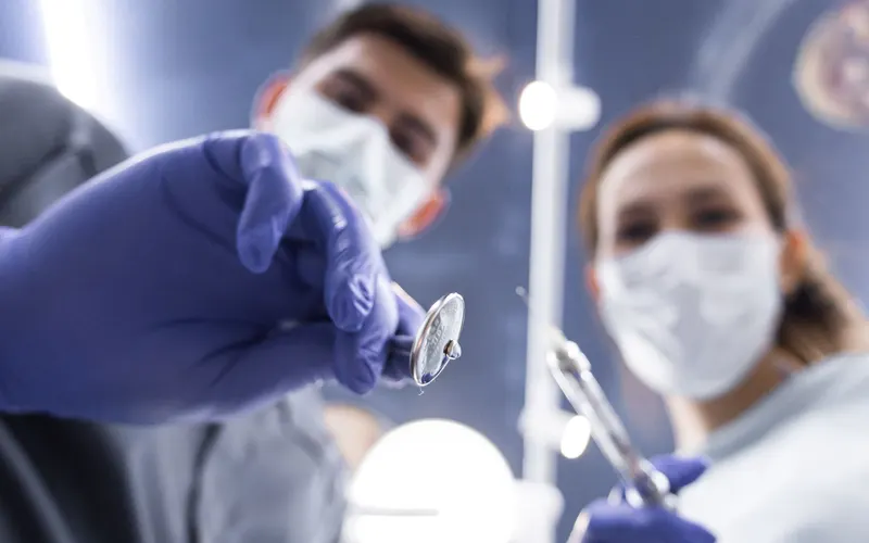 Tratamento dentário com ampliação